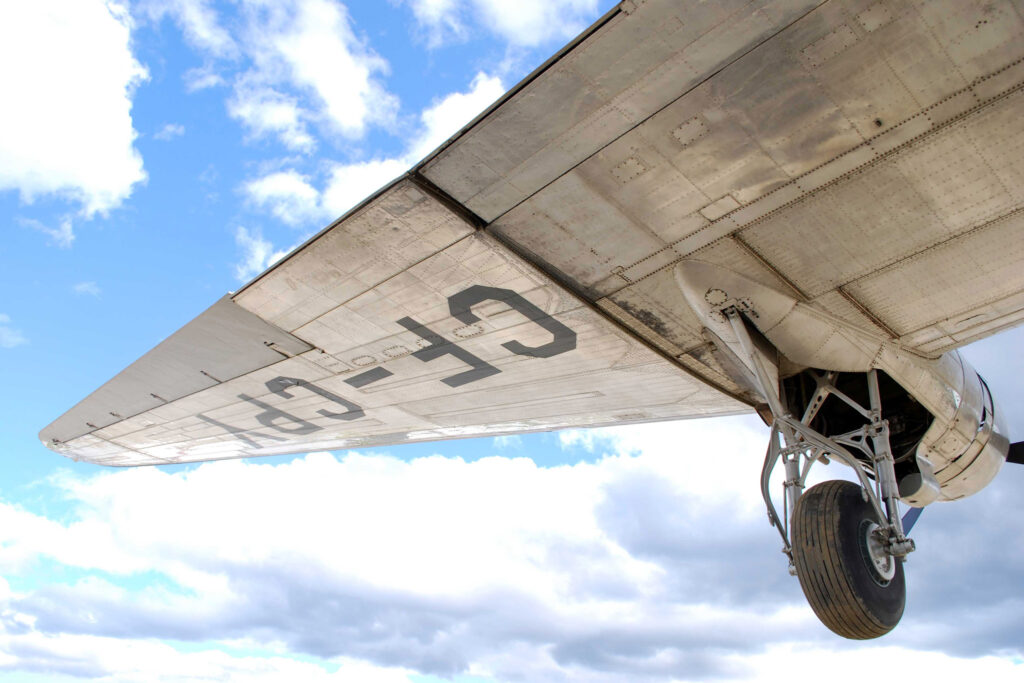 DC-3-Wind-Vane-wing