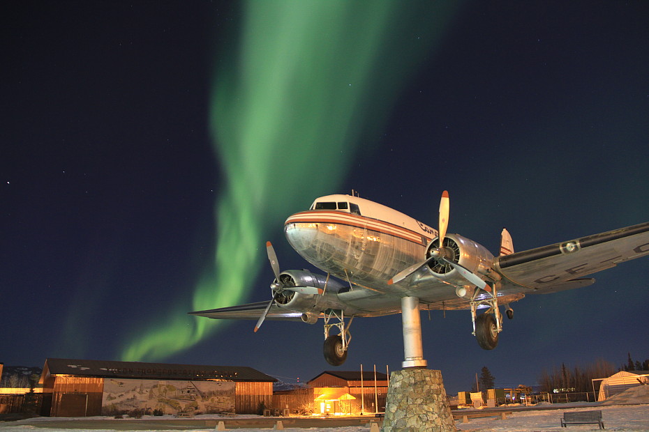 aircraft DC3 aurora northern lights